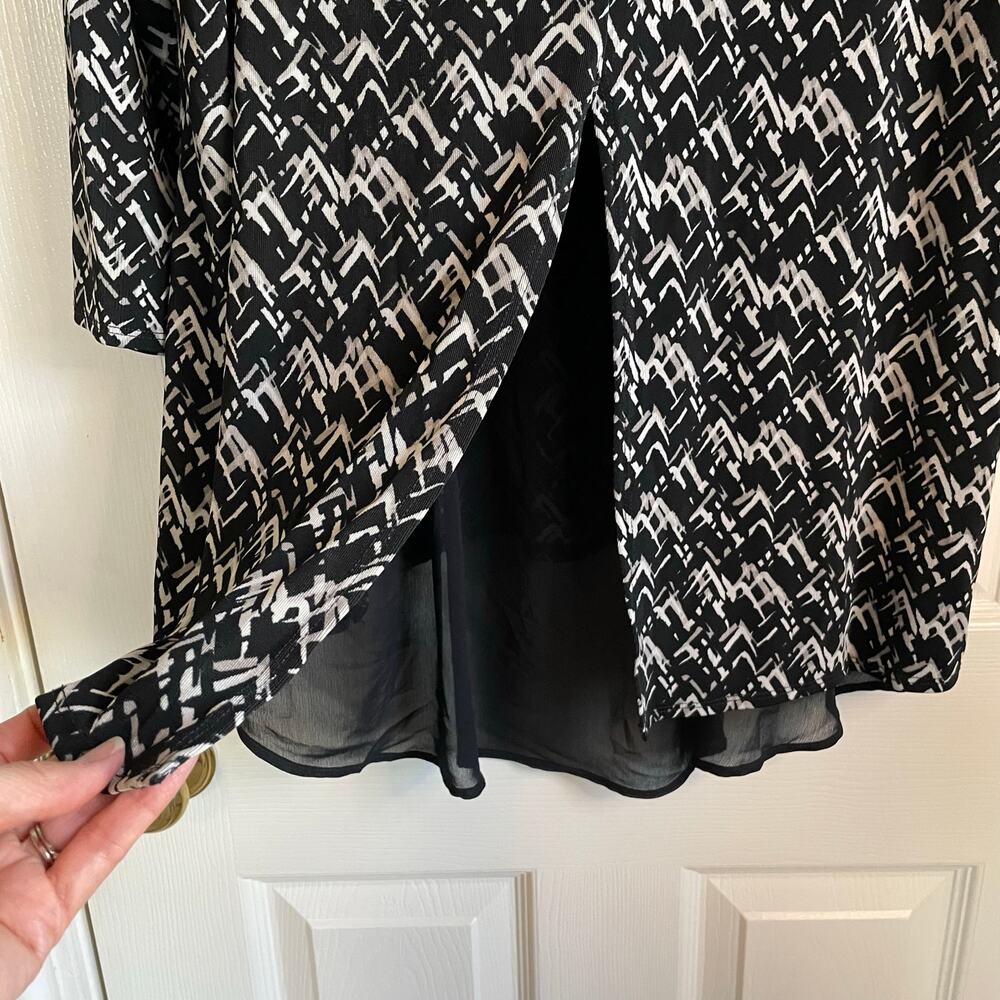 Coldwater Creek Tunic Top Split Back Sz L Geometric Print Black Gray Stretch - Picture 4 of 10